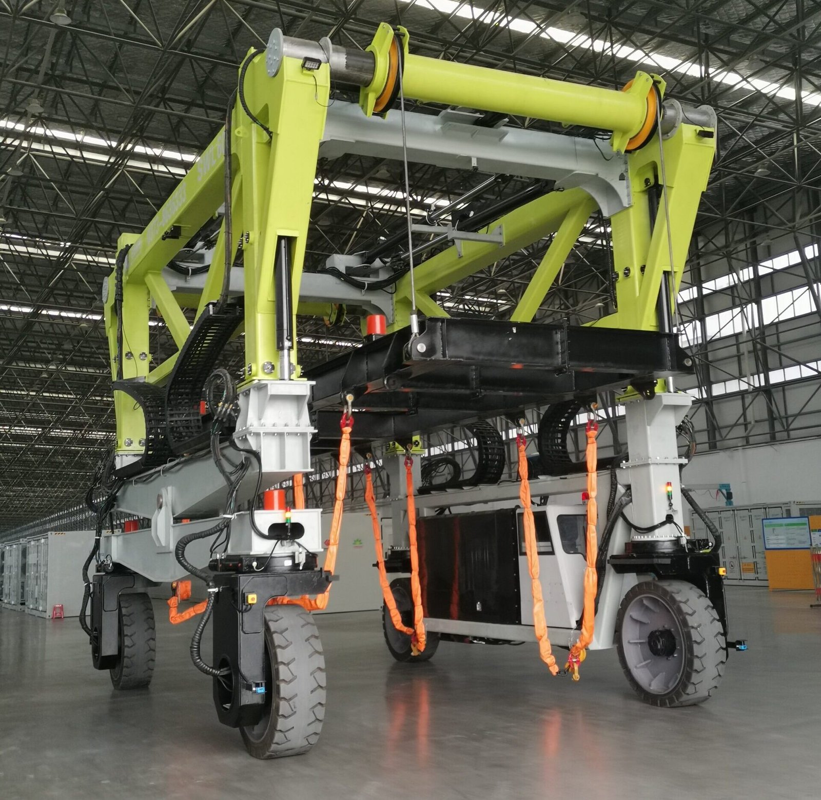 straddle carrier