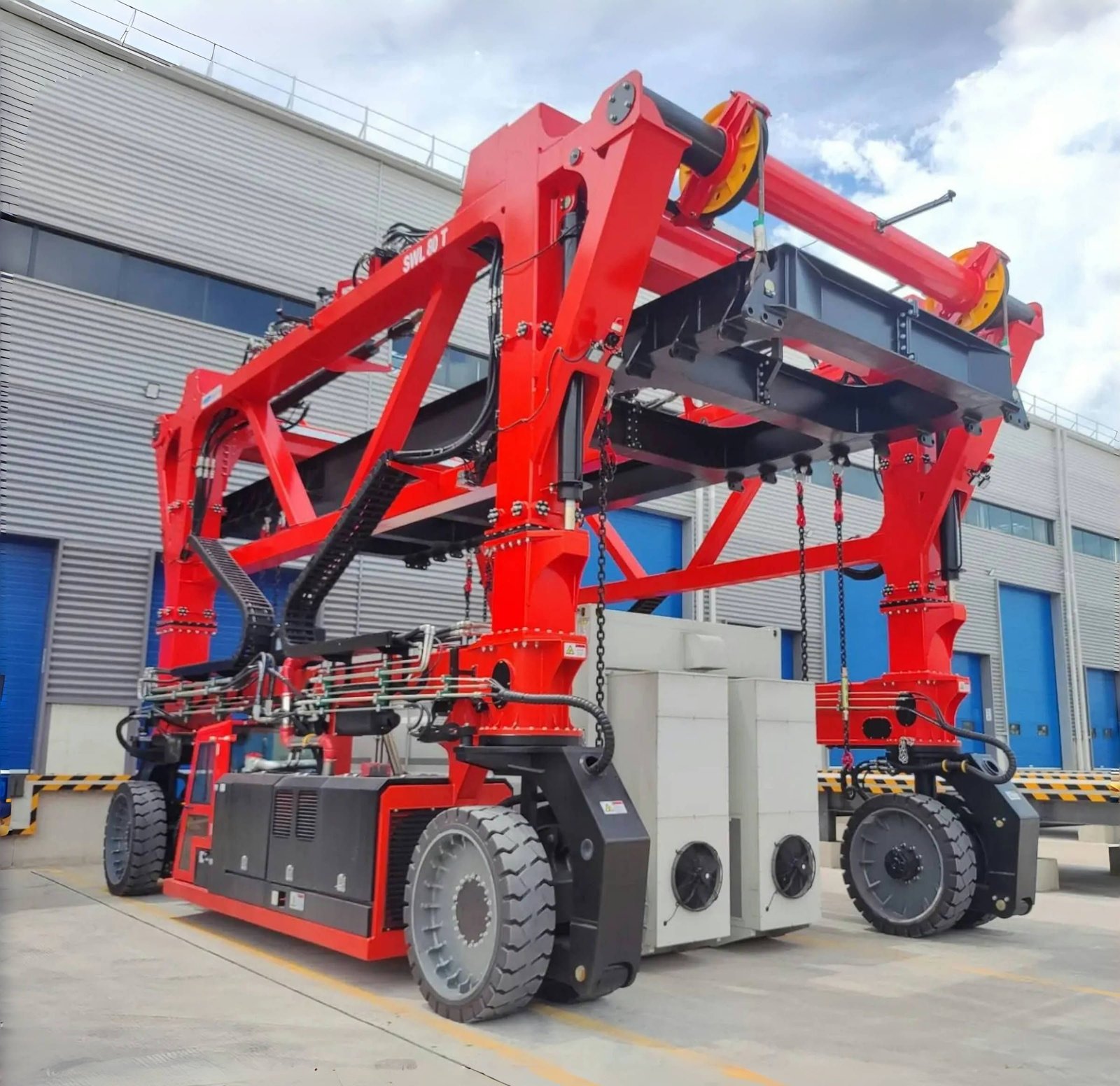 straddle carrier crane