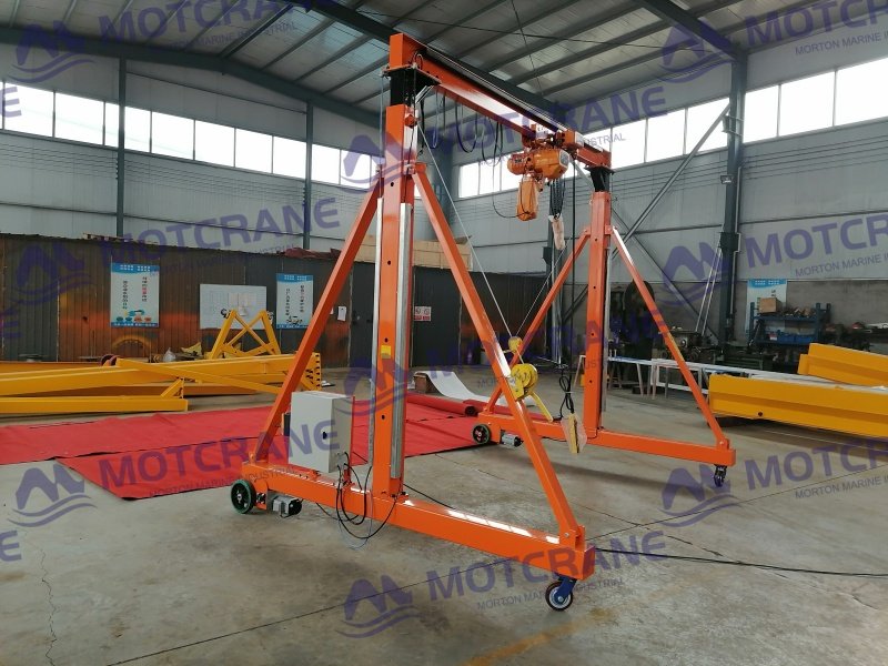 Manual push gantry crane compared with motorized travel gantry crane