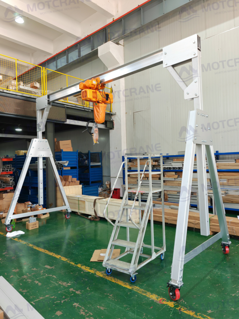 Lightweight aluminum gantry crane for mobile maintenance work
